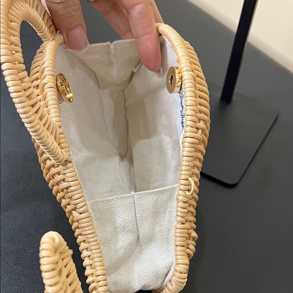 Tommy Bahama | 🐳 Wicker Woven Whale Bag w/ Crossbody Strap - Picture 7 of 10